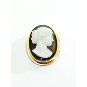 Gold And Agate Cameo Brooch