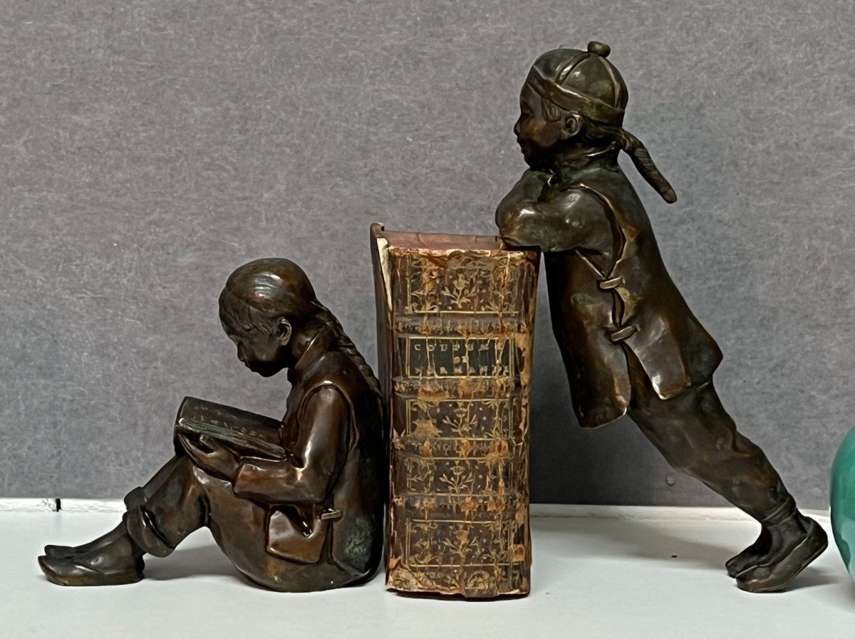 Rare Pair Of Bronze Bookends With Chinese Decor, Around The Beginning Of The 20th Century