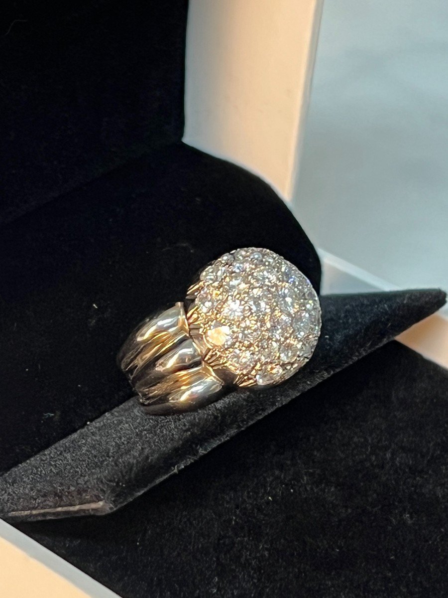 Very Beautiful And Imposing Dome Ring In White Gold Forming A Signet Ring Paved With Diamonds-photo-2