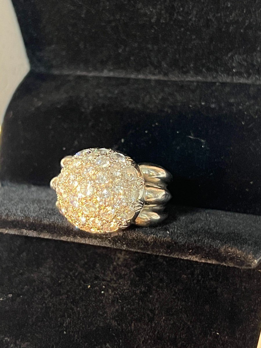 Very Beautiful And Imposing Dome Ring In White Gold Forming A Signet Ring Paved With Diamonds-photo-2