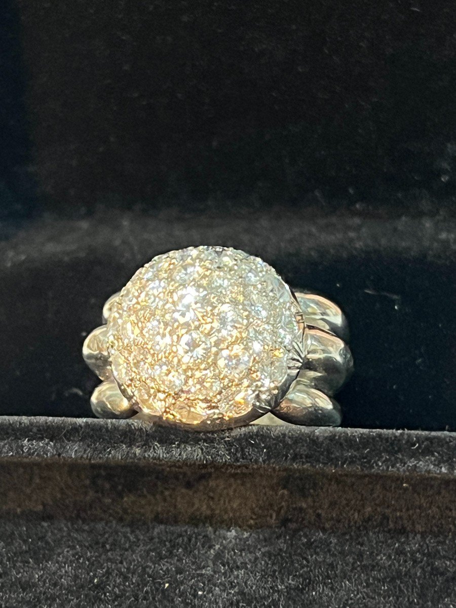 Very Beautiful And Imposing Dome Ring In White Gold Forming A Signet Ring Paved With Diamonds-photo-3