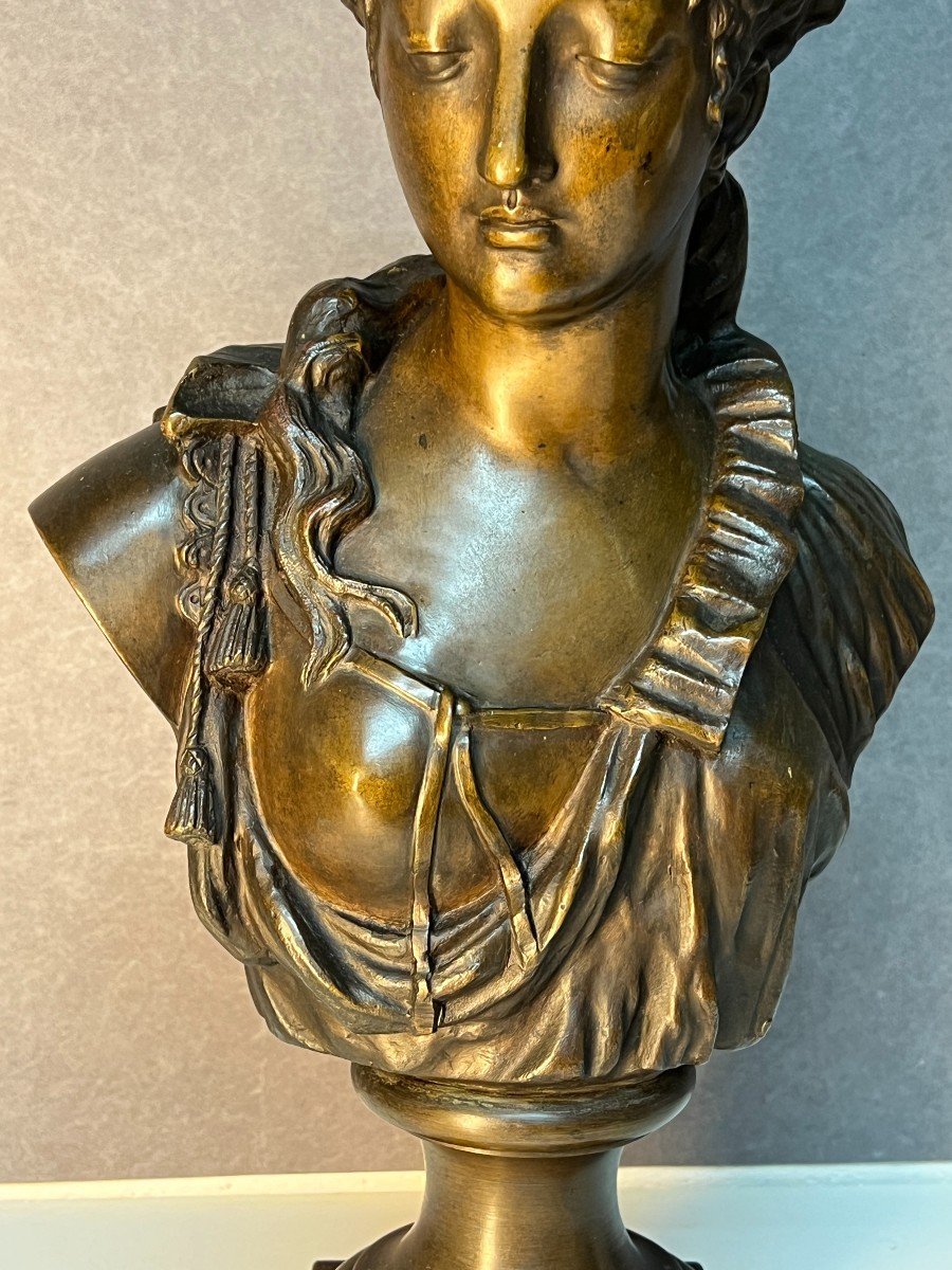 Sculpture En Bronze Représente Un Buste De Femme élégante, Signée Par l'Artiste Eugène Rousseau-photo-4