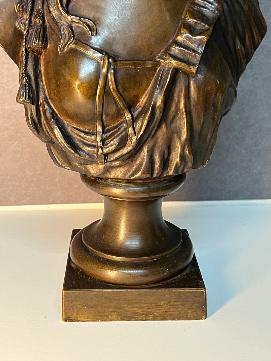 Sculpture En Bronze Représente Un Buste De Femme élégante, Signée Par l'Artiste Eugène Rousseau-photo-1