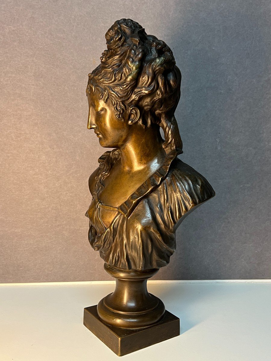 Sculpture En Bronze Représente Un Buste De Femme élégante, Signée Par l'Artiste Eugène Rousseau-photo-3