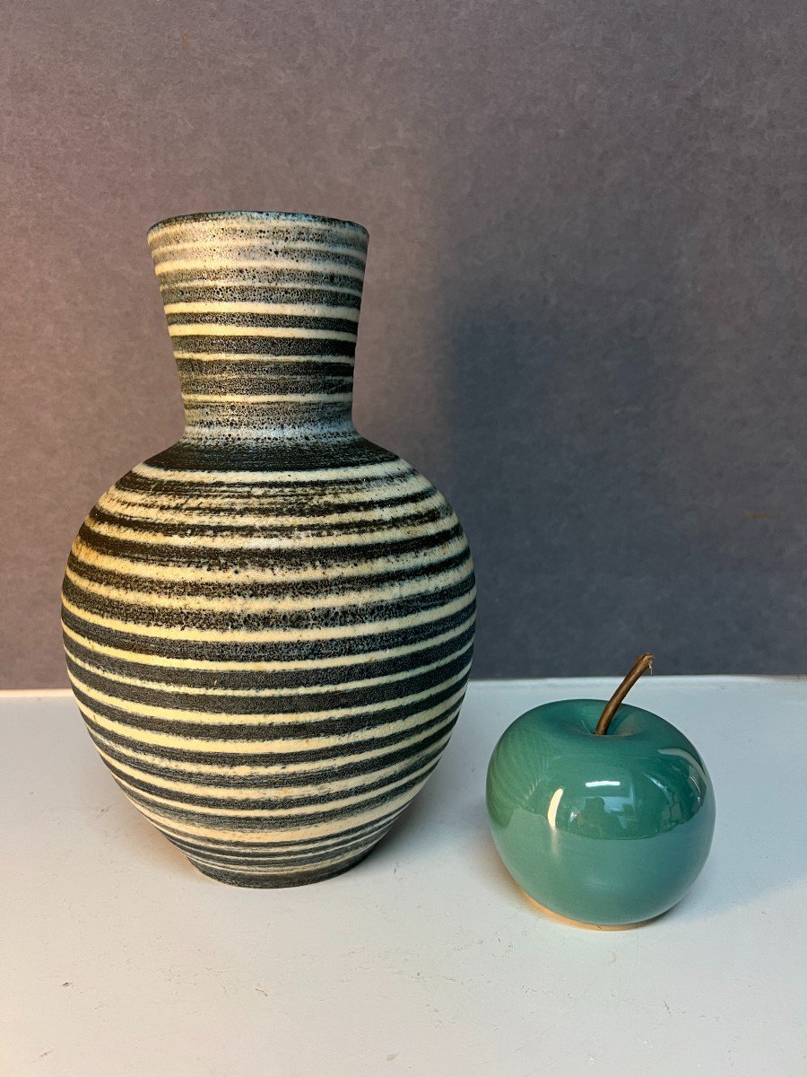 Simple And Elegant Shaped Vase, With A Narrow Neck And A Rounded Body In Ceramic By Accolay-photo-3