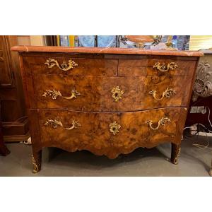 Belle Commode Galbée A 3 Faces, Régence 18e Siècle, En Placage De Ronce, Dessus Marbre