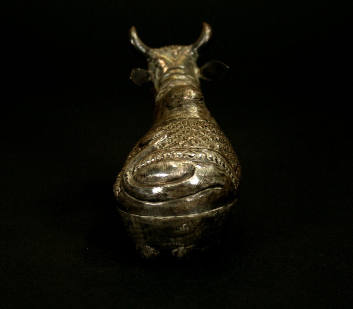 Antique Cambodian Sterling Silver Betel Box In The Form Of A Cow-photo-3