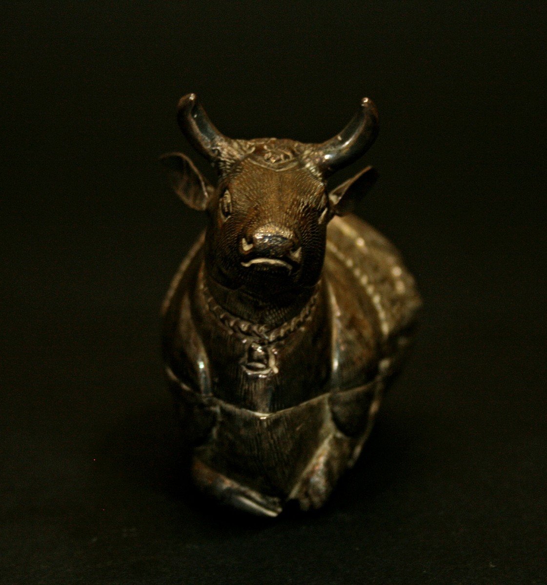 Antique Cambodian Sterling Silver Betel Box In The Form Of A Cow-photo-1