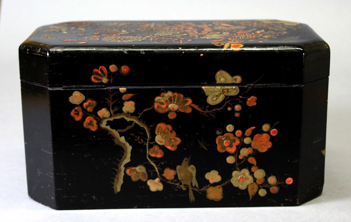 19th Century French Chinoiserie Tea Caddy Hand Painted Lacquer-photo-1
