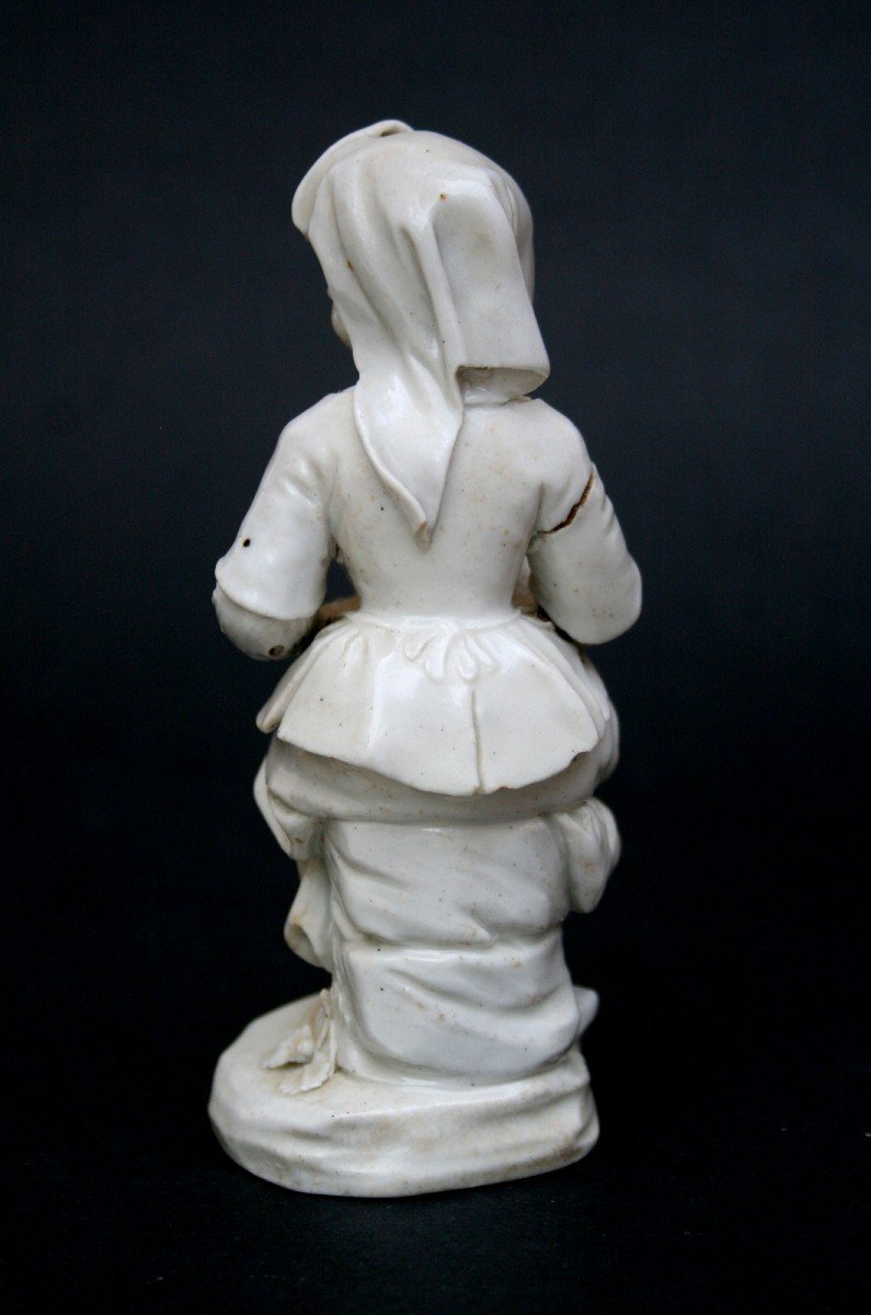 Italian White Glazed Porcelain Figure Of A Girl With A Dog Eighteenth Century-photo-3