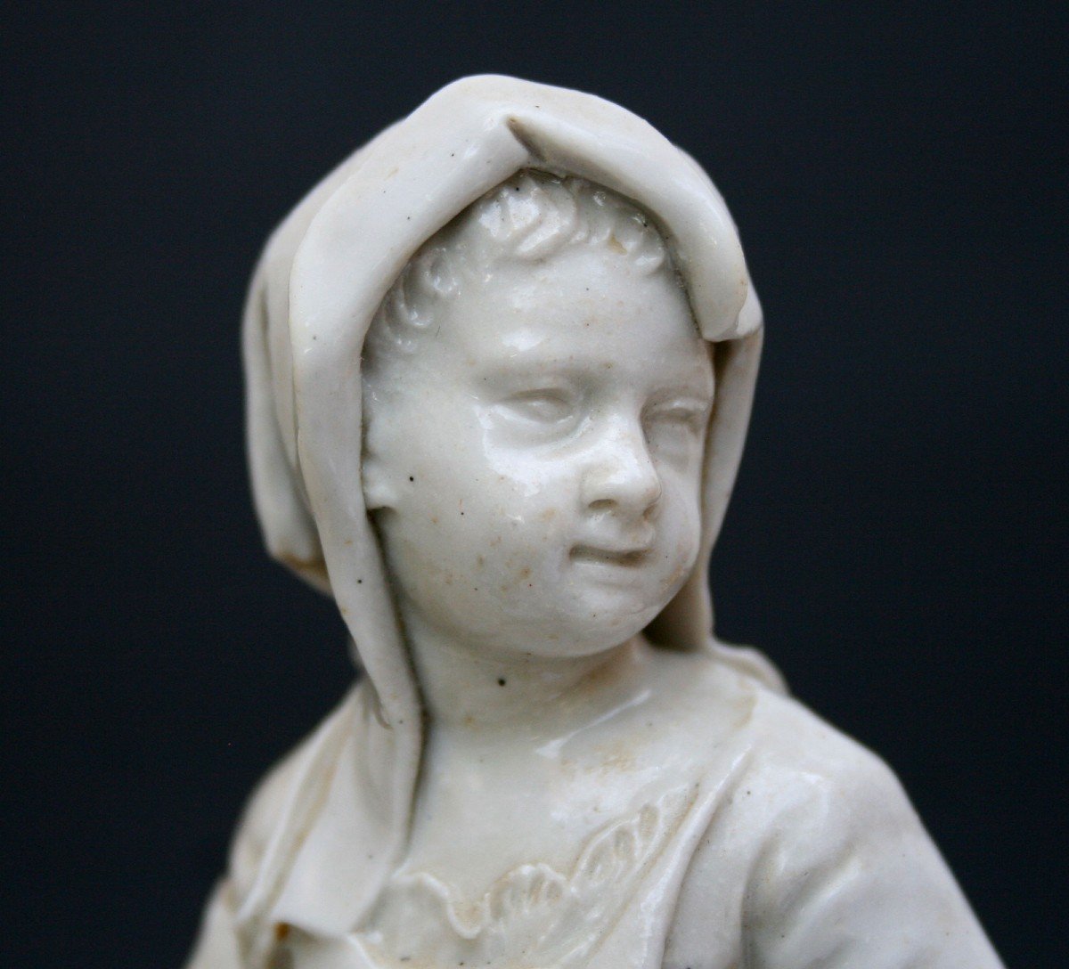 Proantic: Italian White Glazed Porcelain Figure Of A Girl With A Dog E