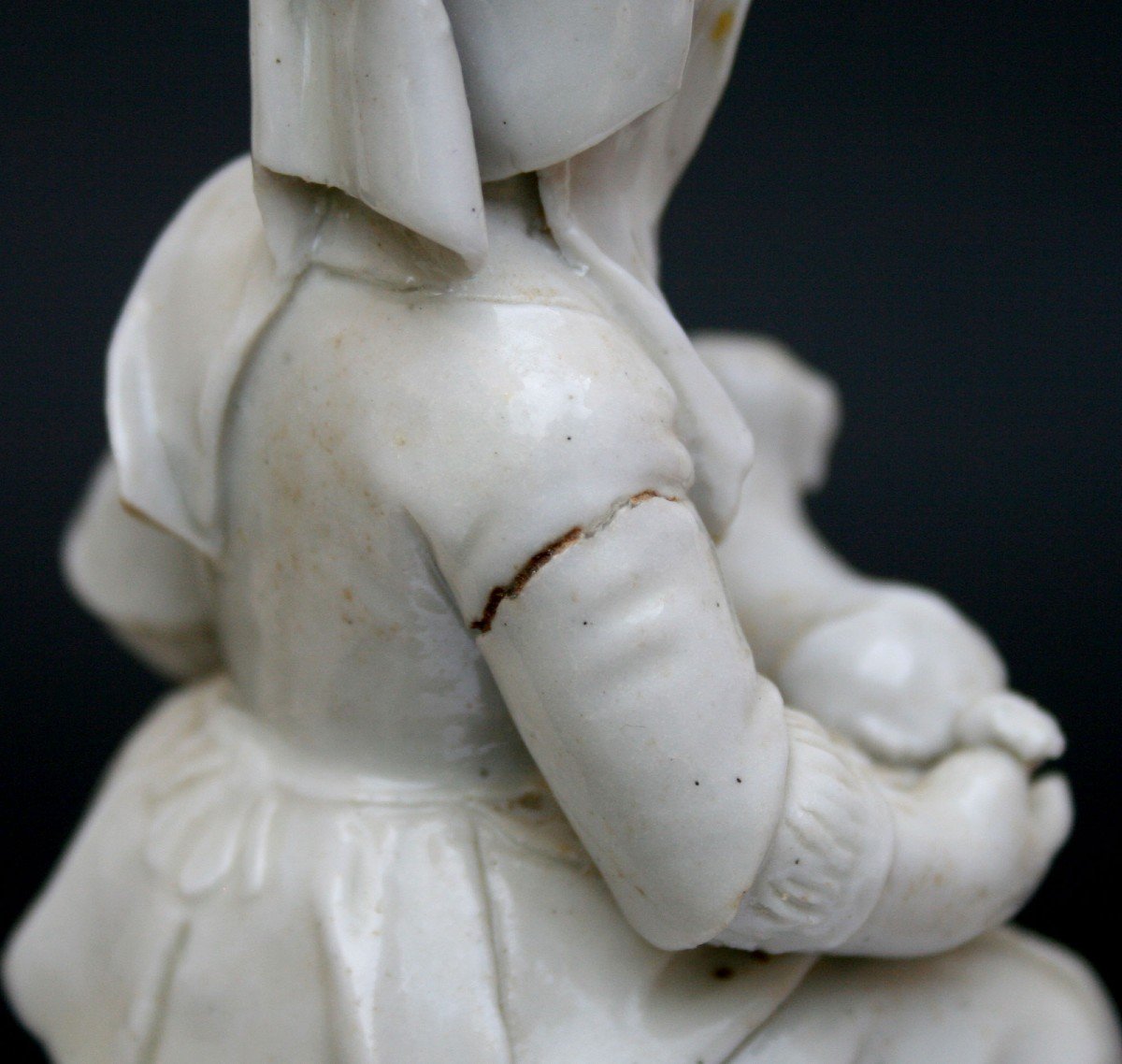 Italien Porcelaine émaillée Blanc  Figure d'Une Fille Avec Un Chien XVIIIème-photo-4