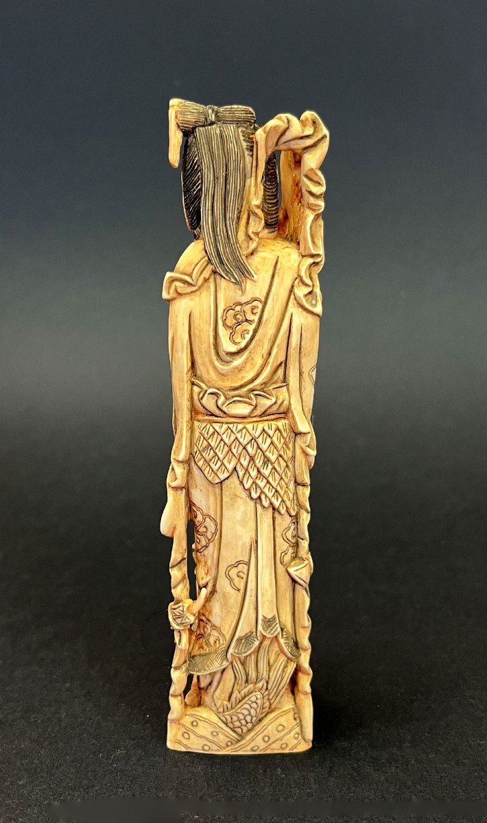 Figure Chinoise Antique En Ivoire Sculpté De Lan Caihe,  Patron Des Jardiniers Immortel Taoïst-photo-3