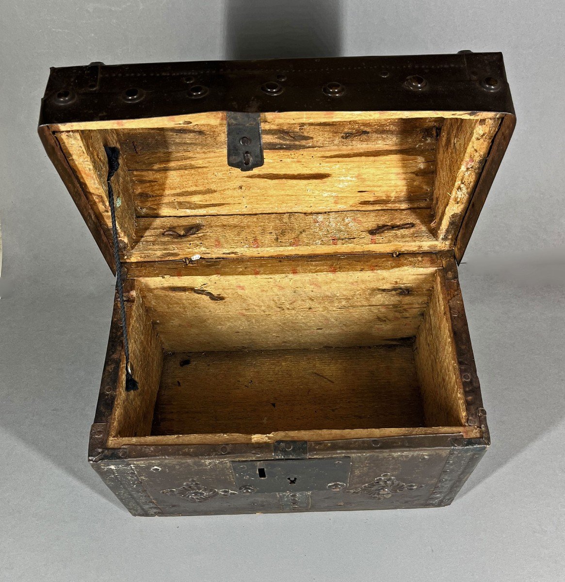 Antique  Iron Bound Coffer Messenger Box-photo-3