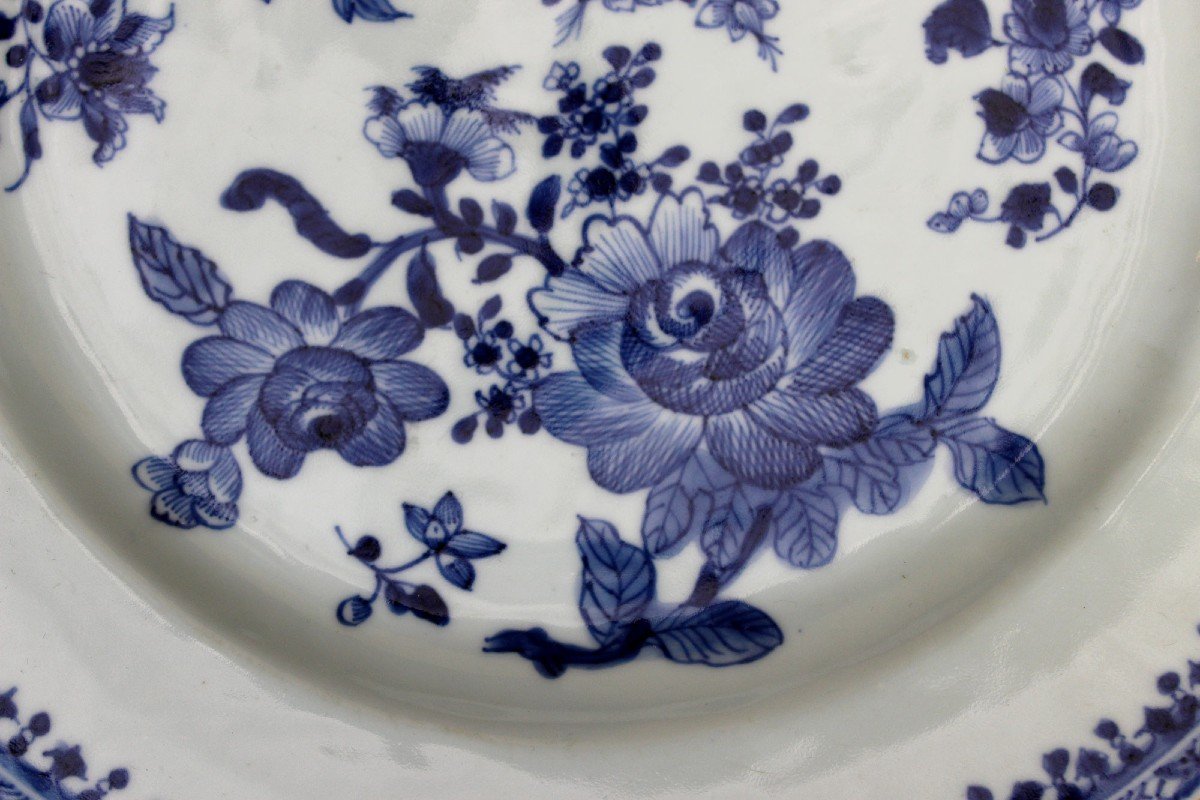 Un Grand Plat Chinois Ancien En Porcelaine Bleu Et Blanc Compagnie Des Indes Qianlong XVIIIé-photo-3