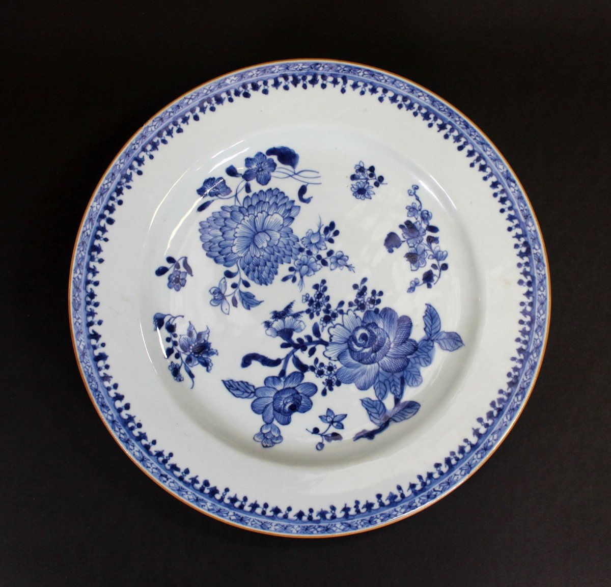 A Large Antique Chinese Dish  Blue And White Exportware Porcelain Qianlong