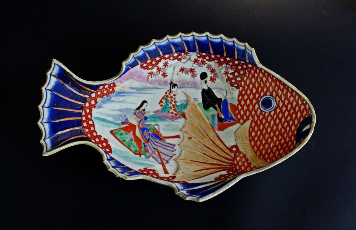 Large Antique Japanese Fish Dish  Arita Porcelain Signed Hichozan Shinpo 