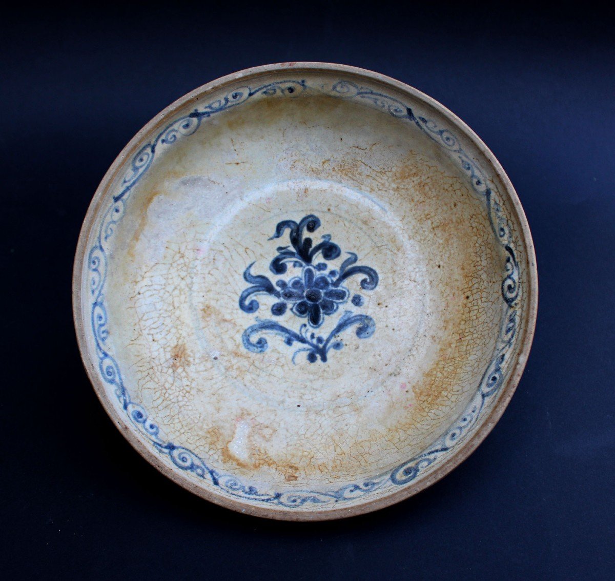 Plat Vietnamien Antique En Porcelaine Bleue Et Blanche Du 15ème Siècle