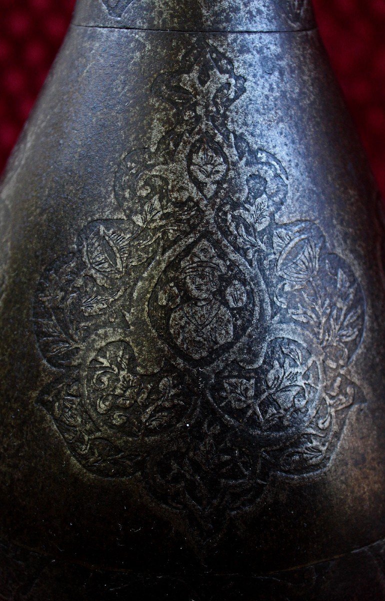 Paire De Grands Vases Persans En Acier. Antiquités Islamiques De l'Iran Qajar-photo-1