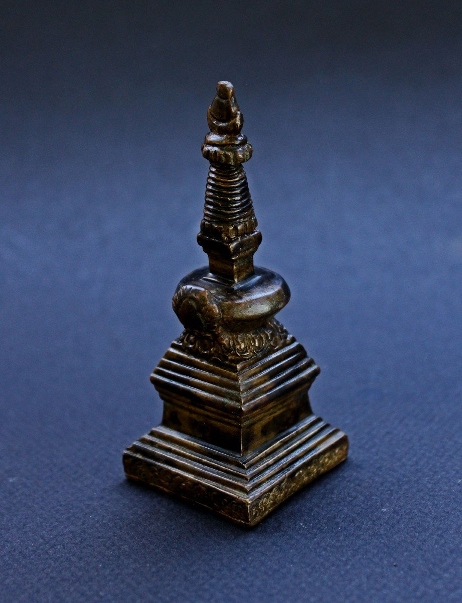 Ancien Bonze Tibétain Stupa Chorten De l'Autel d'Une Maison Bouddhiste Du 19e Siècle Au Tibet-photo-2