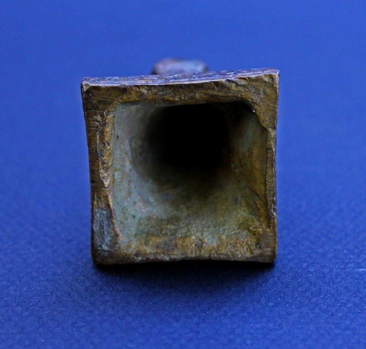 Ancien Bonze Tibétain Stupa Chorten De l'Autel d'Une Maison Bouddhiste Du 19e Siècle Au Tibet-photo-1