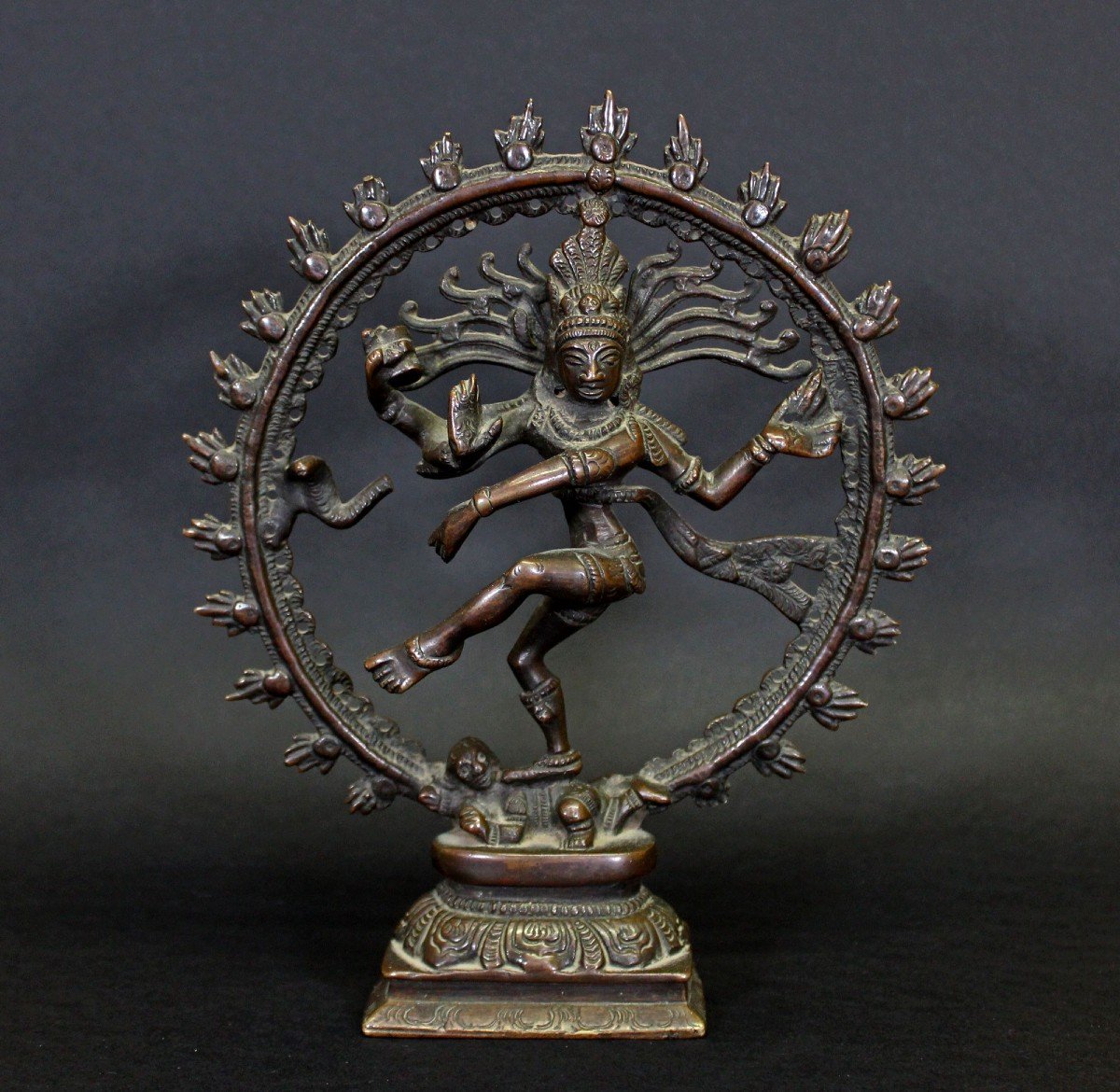 Statue Hindoue Indienne Antique En Bronze Représentant Le Seigneur Shiva Dansant Au XIXe Siècle