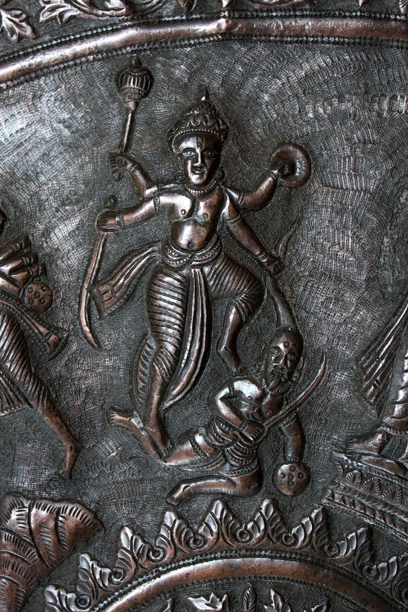 Grande Plaque Antique Indienne En Cuivre Repoussé Dieux Et Divinités Hindous-photo-3