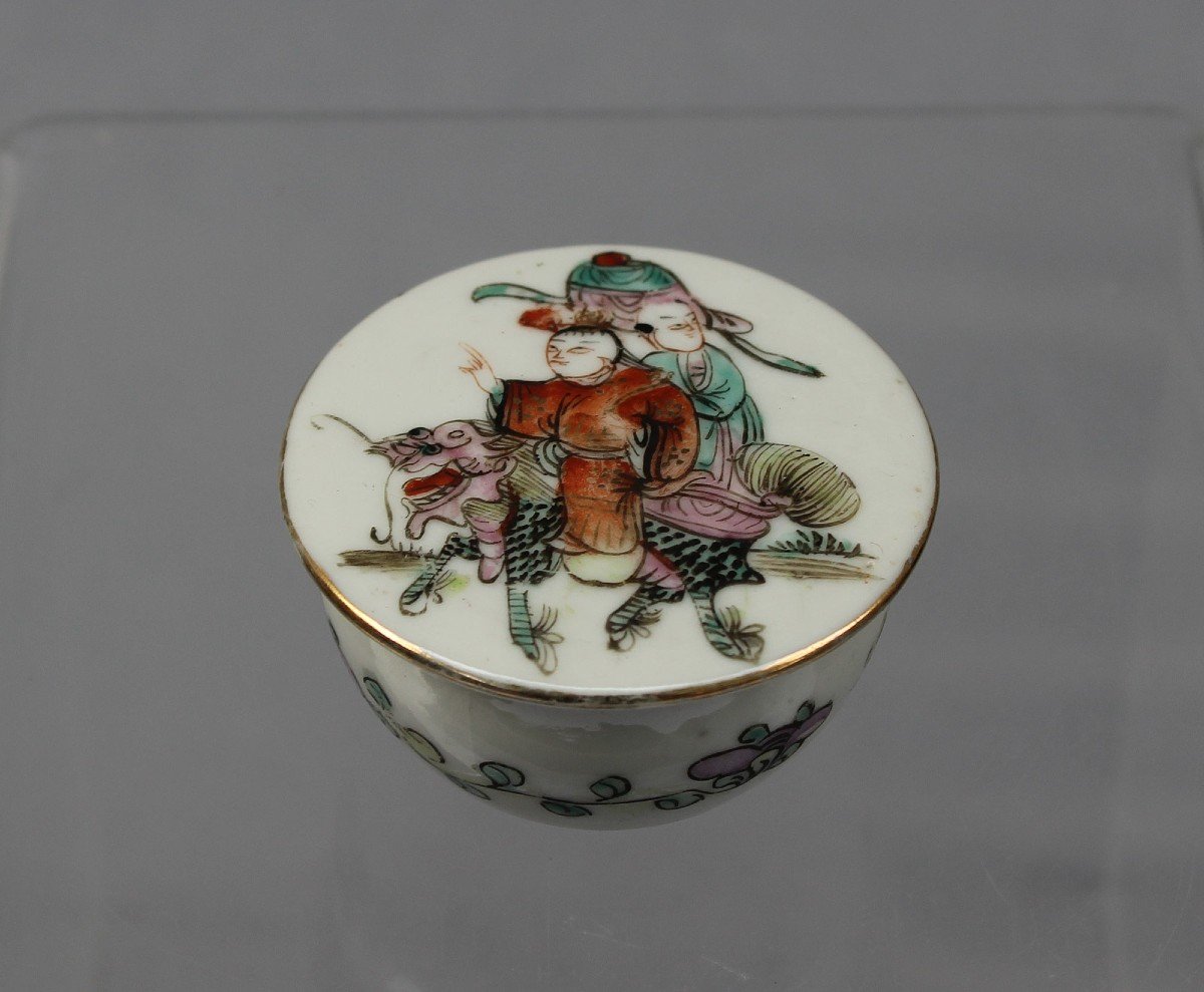 Antique Chinese Porcelain Seal Paste Box  