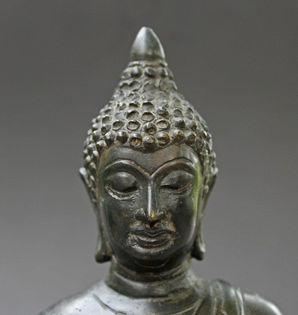 Ancienne  Sculpture Thaïlandais Bronze Shakyamuni Bouddha Bhumisparsha Mudra Touchant La Terre-photo-1