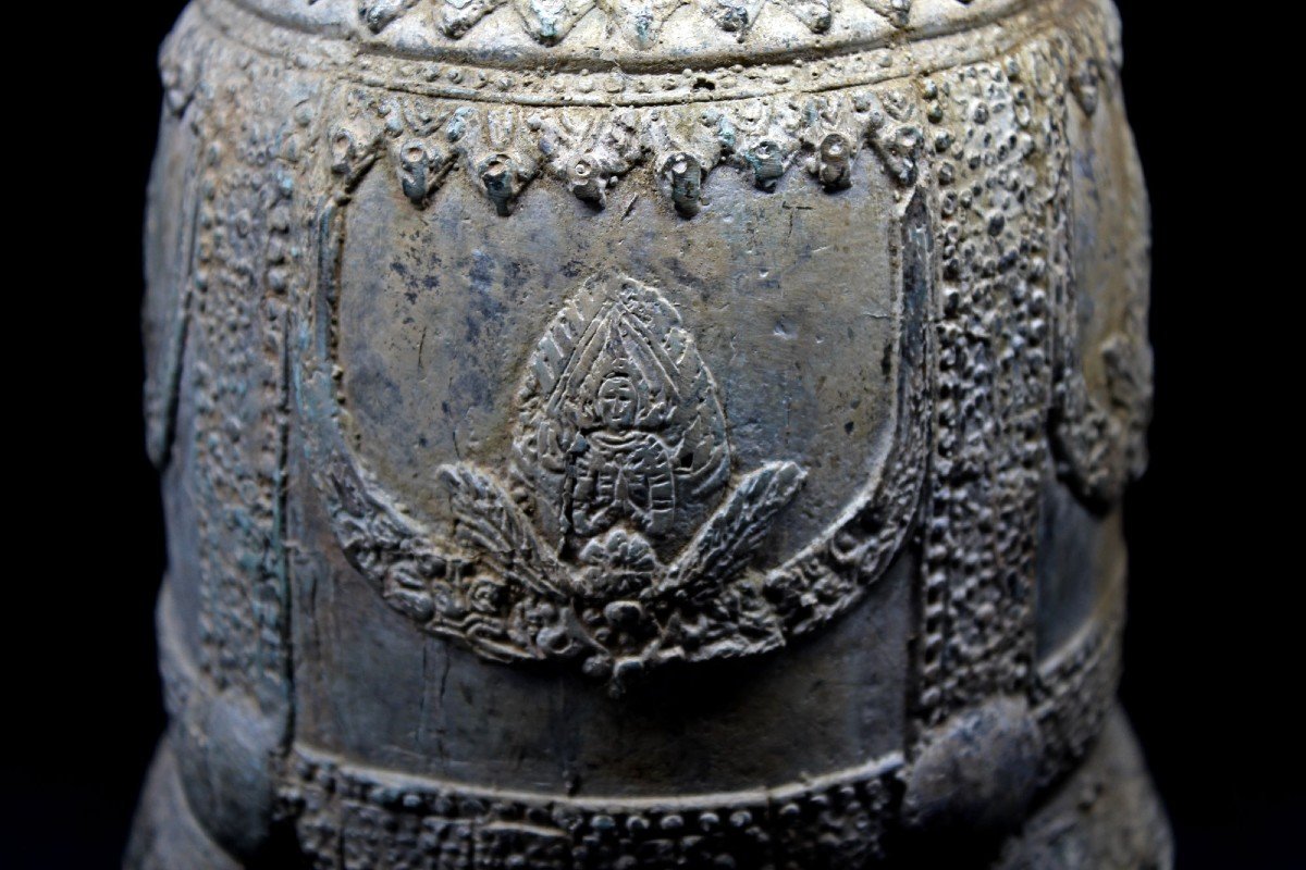 Antique Bronze Buddhist Temple Bell Khmer Or Thai -photo-1