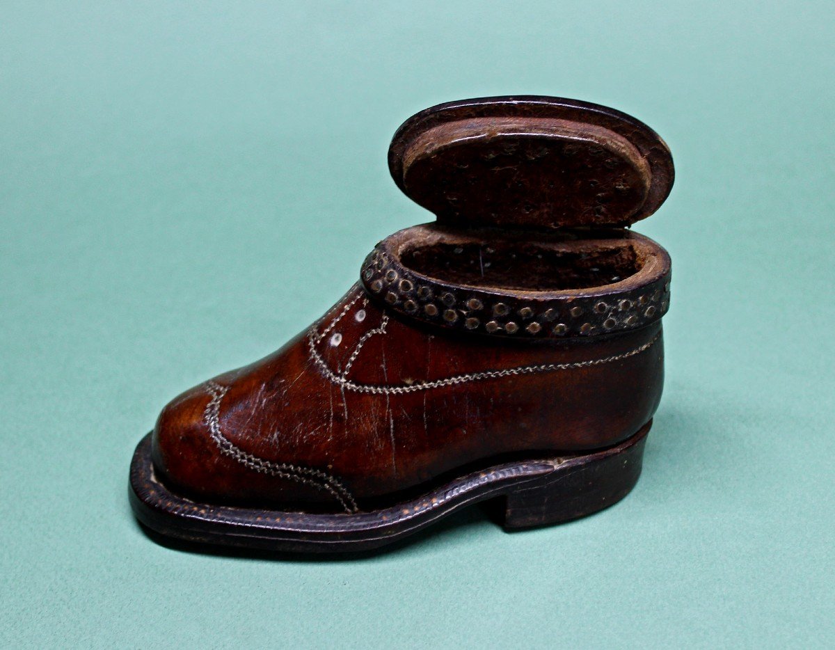 Large Antique Leather Snuffbox In The Shape Of A Brogue Shoe, 19th Century.-photo-2