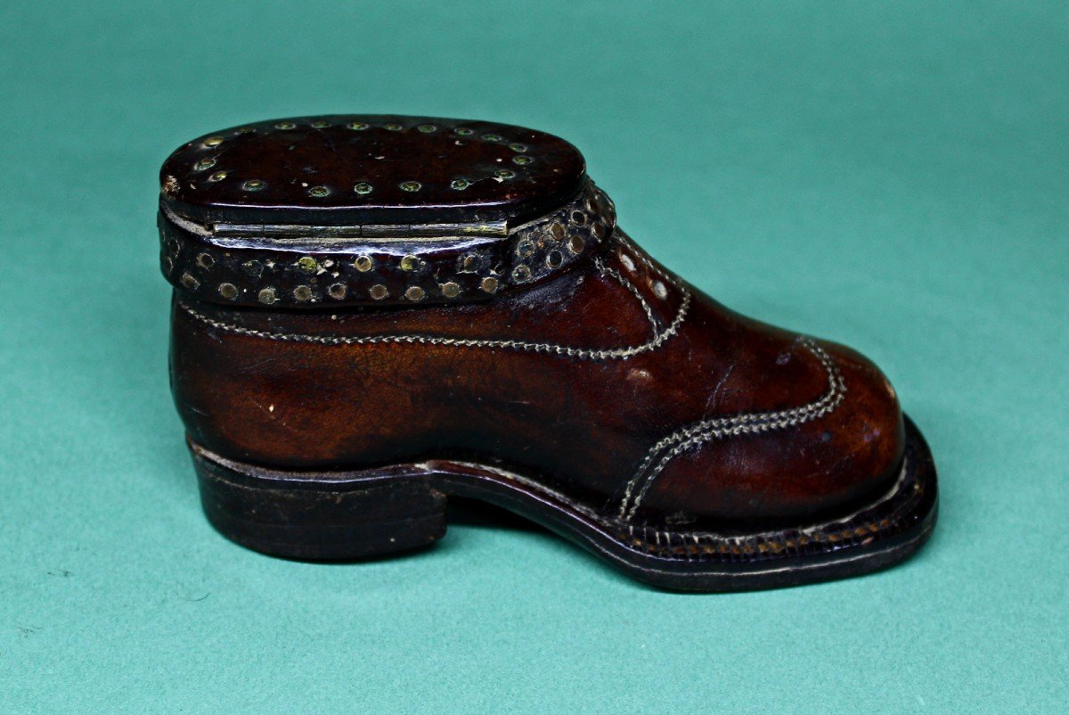 Large Antique Leather Snuffbox In The Shape Of A Brogue Shoe, 19th Century.-photo-4