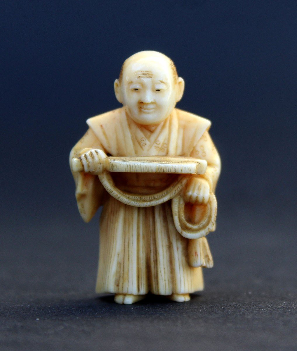 Netsuke Japonais Antique Homme Avec éventail Signé Période Meiji