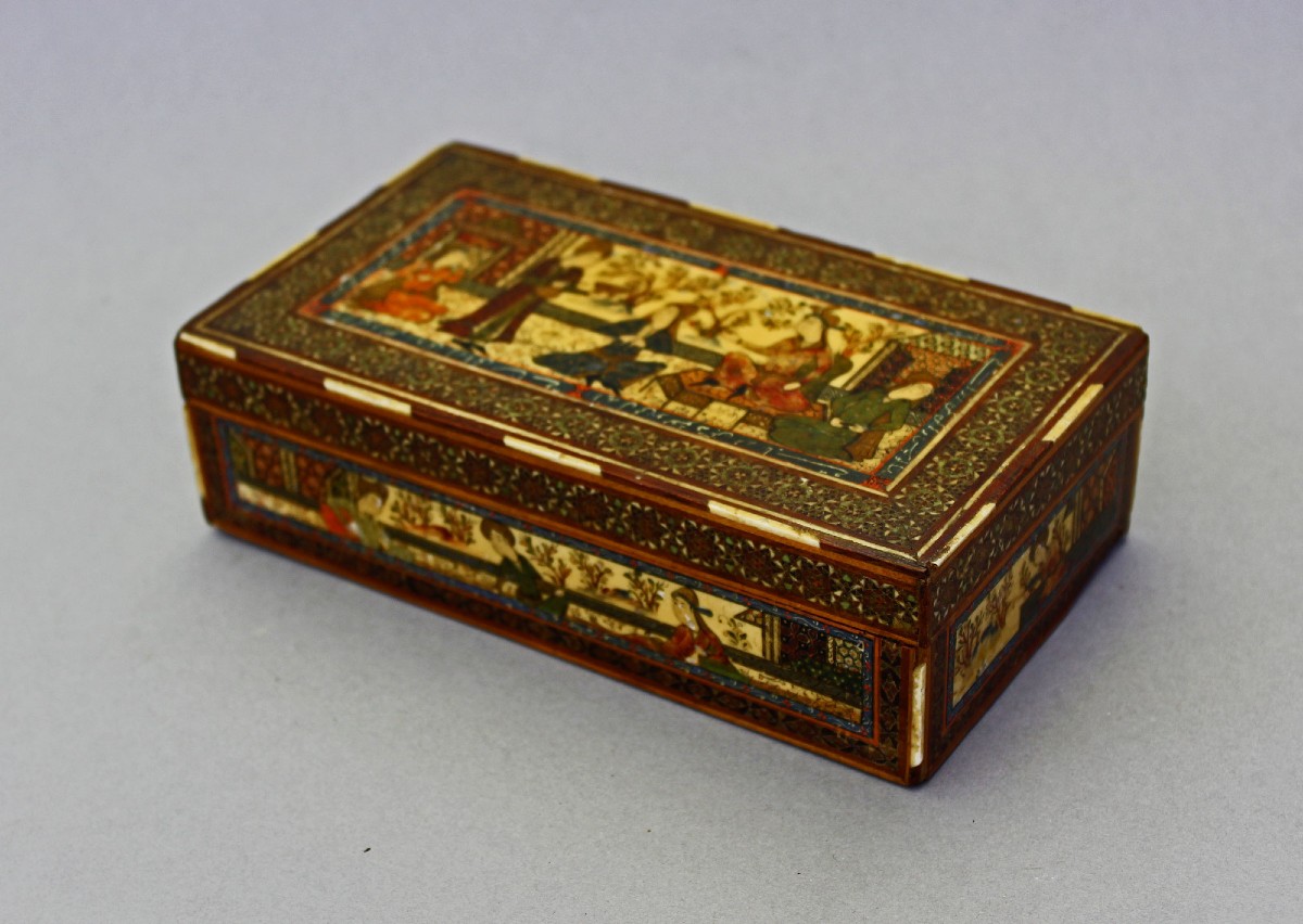 Coffret Persan Ancien Qajar Peint, Incrusté Et Calligraphié.
