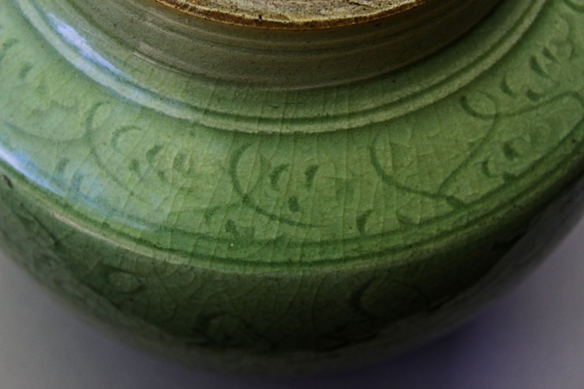 Antique Chinese Carved Celadon Vase, Longquan, Song / Ming Dynasty-photo-3