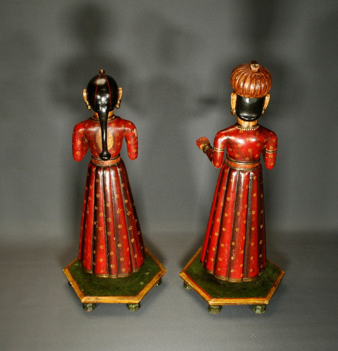 Paire De Figurines Indiennes Vintage En Bois Sculpté Et Peint Raja & Rani-photo-1