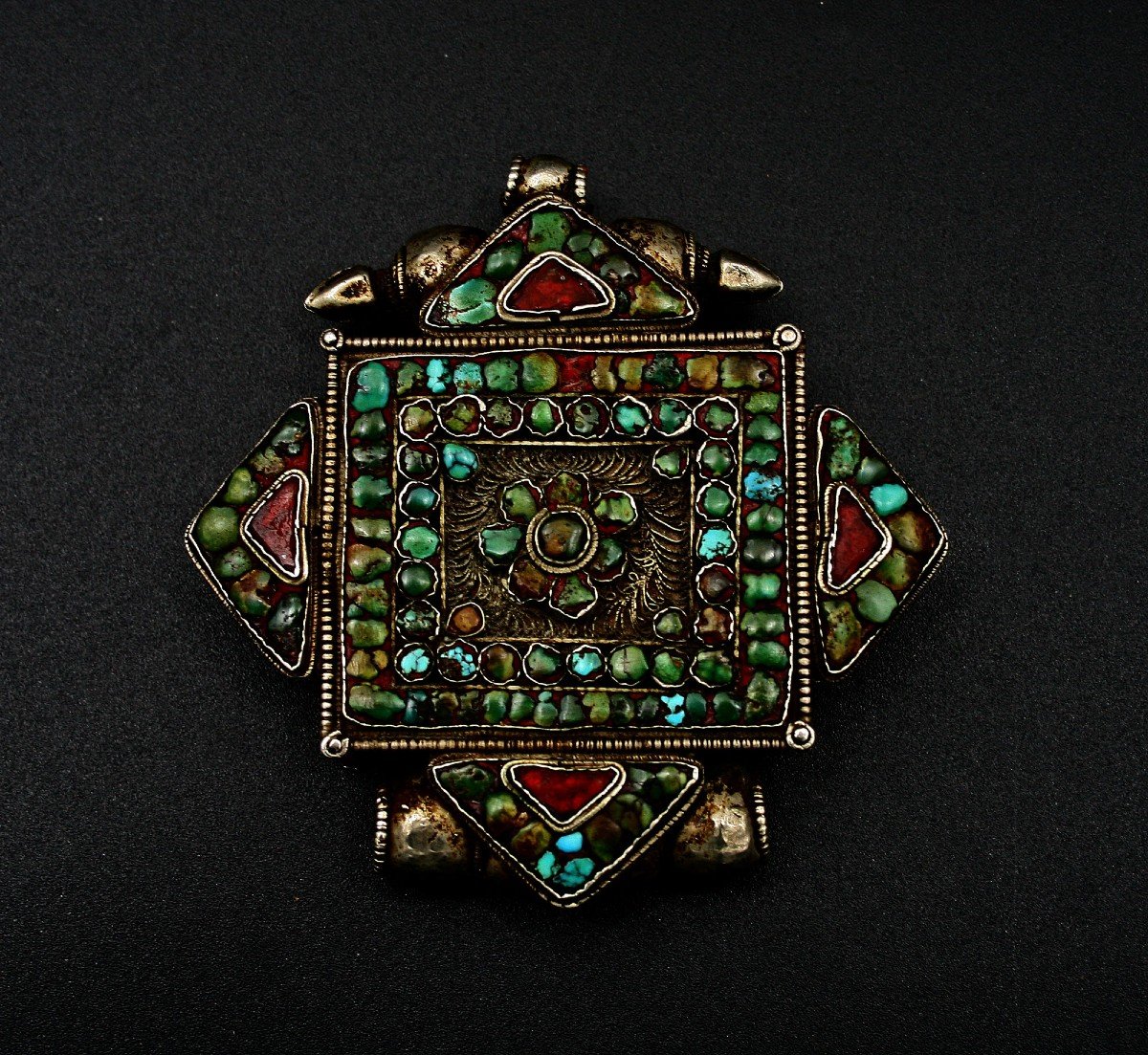 Exceptional Antique Tibetan Silver Gau Buddhist Amulet Case 