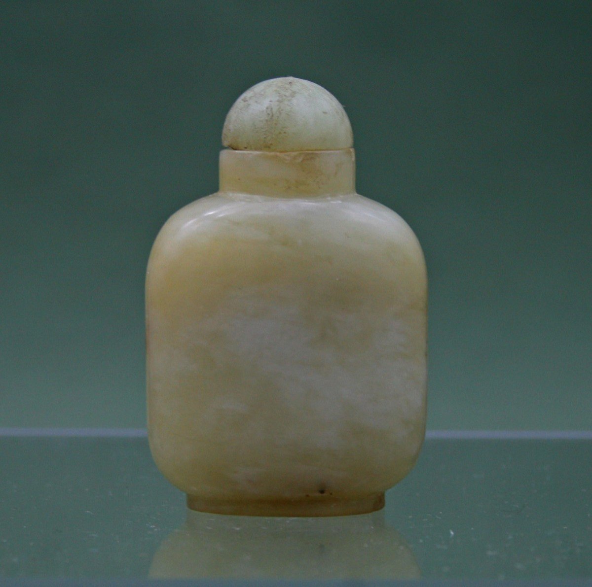 Antique  Chinese Snuff Box In Pale Celadon Jade