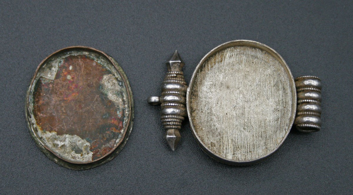 Antique Tibetan Silver Gau Buddhist Amulet Case-photo-3
