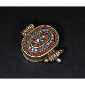 Antique Tibetan Silver Gau Buddhist Amulet Case 