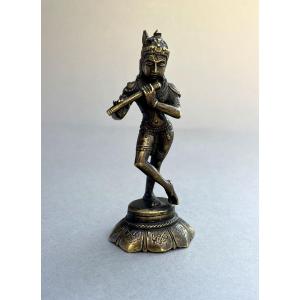 Antique Indian Bronze Krishna Playing Flute Hindu God Of Protection, Compassione Tendress