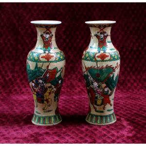 Pair Antique Chinese Nanking Porcelain Vases Heroic Battles Scenes C19th Guangxu Period