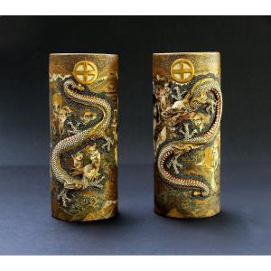 Paire De Beaux Vases Japonais Satsuma Antiques Dragons Rakan Signés Choshuzan Meiji