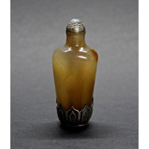 Antique Chinese Agate Snuff Bottle With Silver Mounts & Moonstone Cabochon