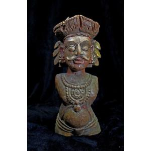 Antique Indian Carved Wooden Bust Of A Raja, Rajasthan, 18th Century