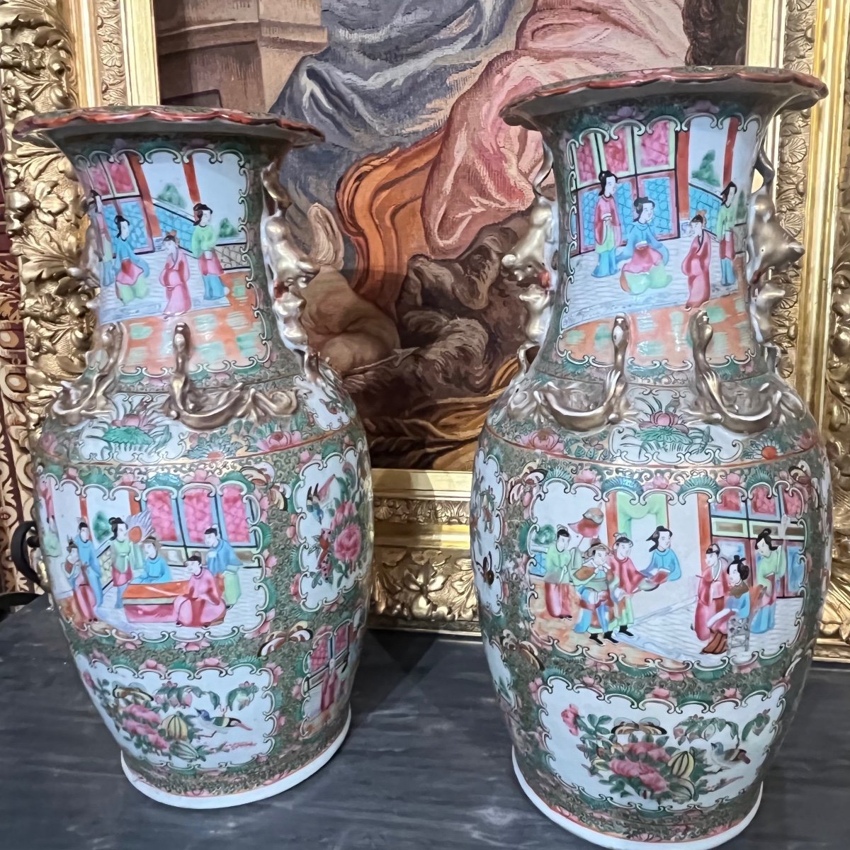 Paire De Vases En Porcelaine De Canton, Chine XIX ème .