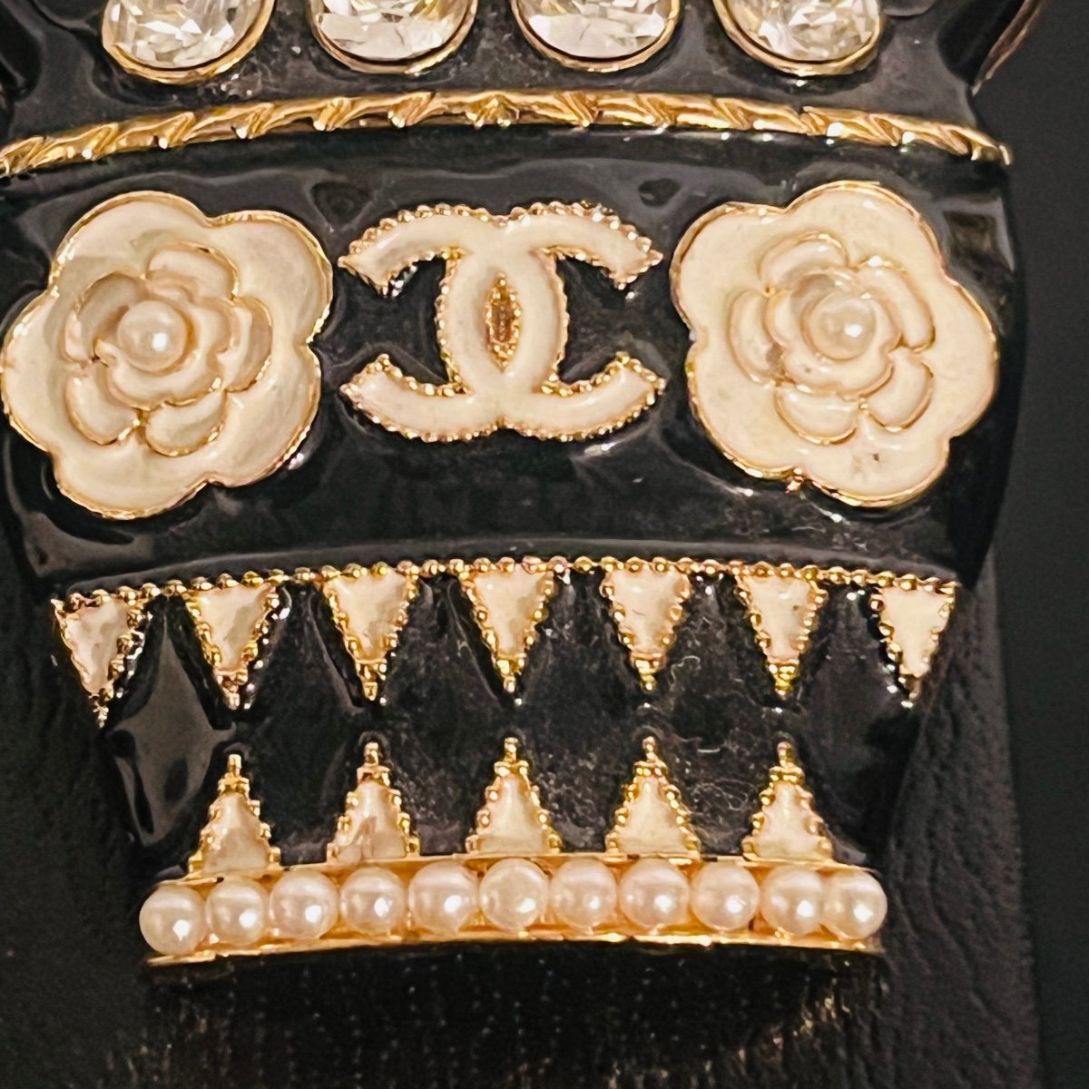 Chanel Broche Amphore.-photo-1