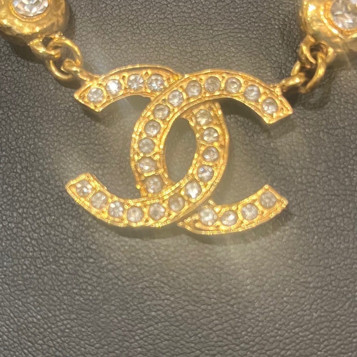 Chanel, Collier Médaillon Au Double C.-photo-4