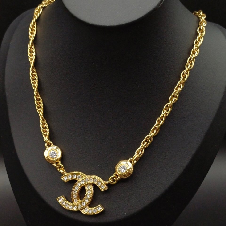 Chanel, Collier Médaillon Au Double C.