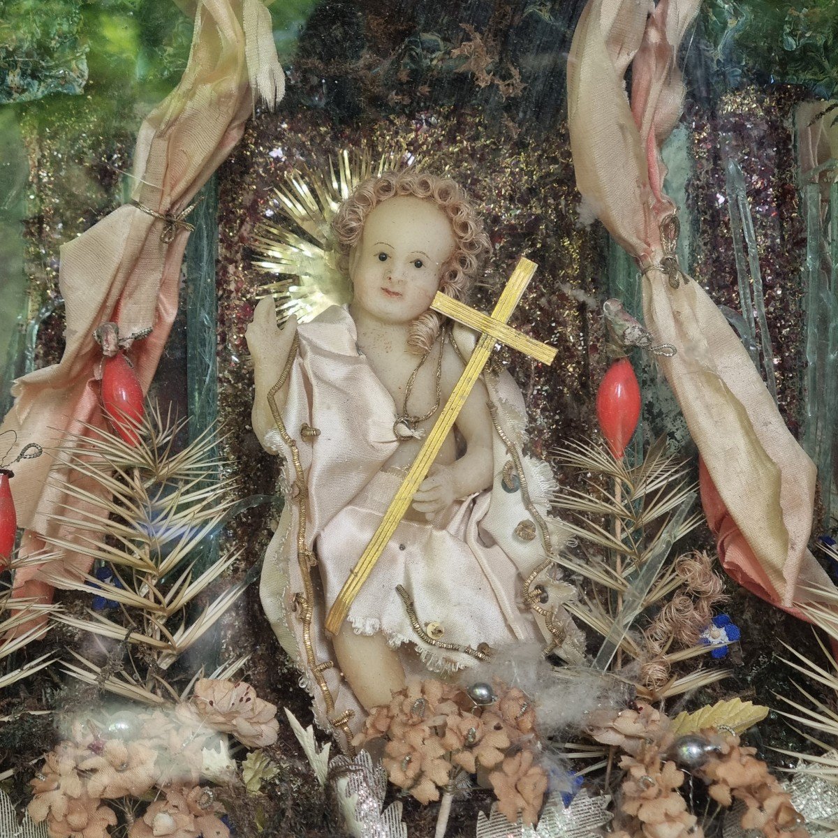 DIORAMA ENFANT JESUS OBJET DE DEVOTION EPOQUE FIN XVIIIe CIRE  DE NANCY VERRE FILÉ